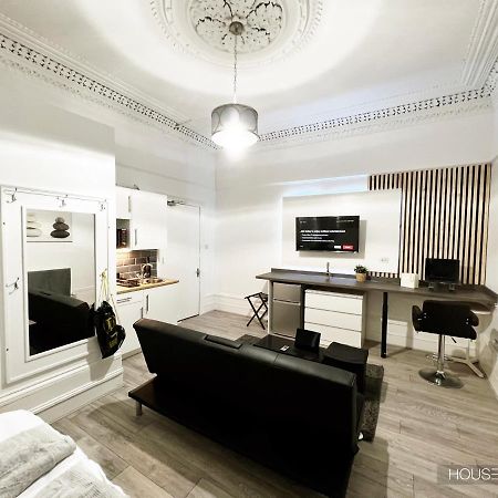 Отель Erin Court Mansion - Rm 11 Кройдон Экстерьер фото