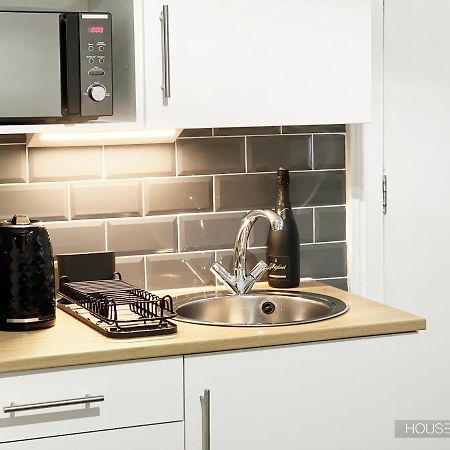Отель Erin Court Mansion - Rm 11 Кройдон Экстерьер фото